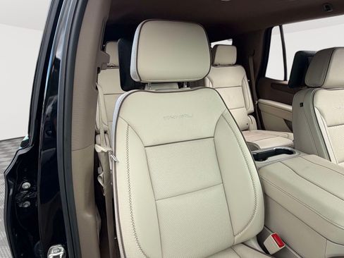 Used 2025 GMC Yukon Denali w/ Advanced Technology Package RWD image 28