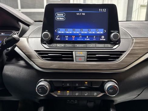 Used 2024 Nissan Altima 2.5 SV FWD image 11