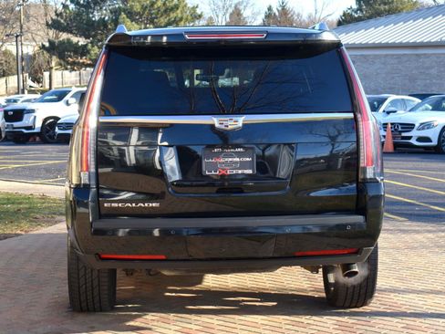 Used 2017 Cadillac Escalade Luxury image 13