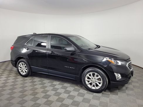 Used 2020 Chevrolet Equinox LS w/ LS Convenience Package FWD image 11