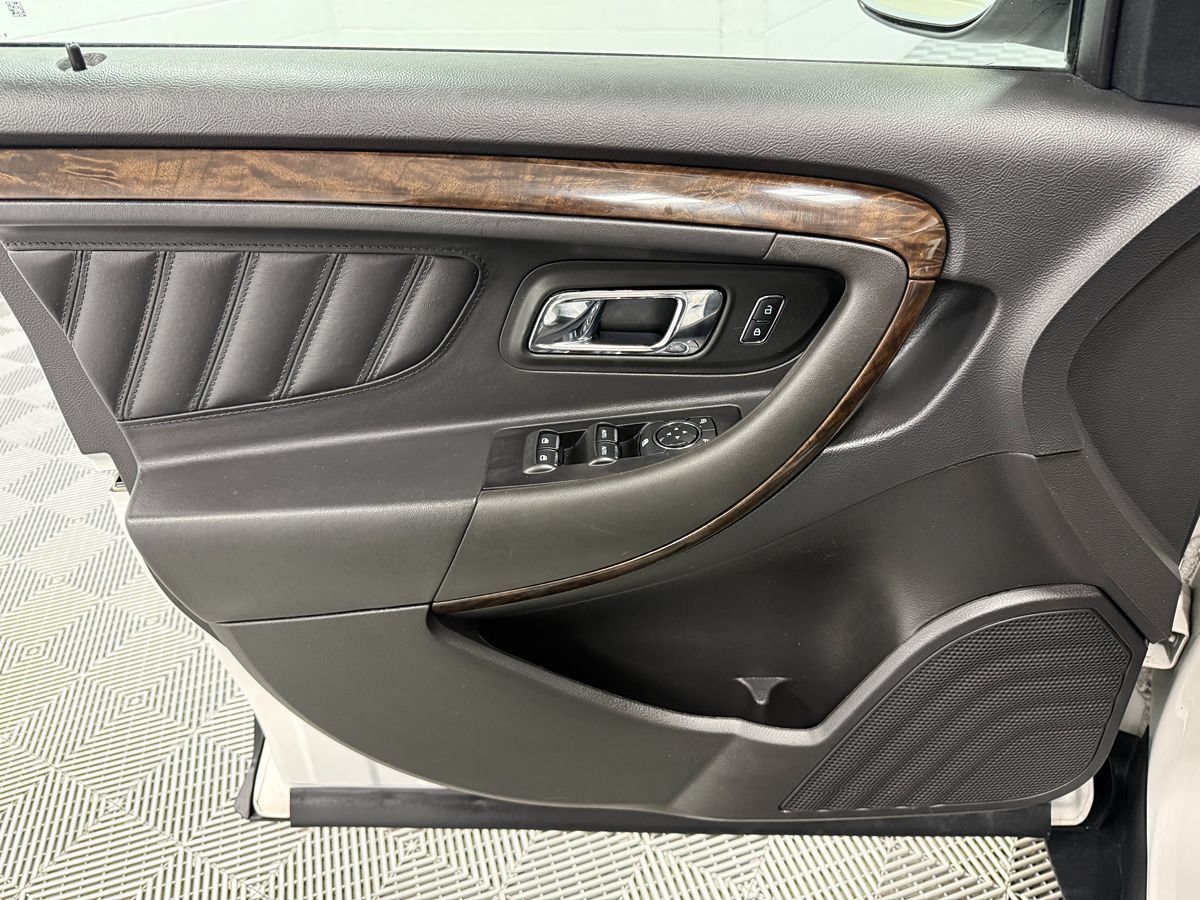 Used 2019 Ford Taurus Limited AWD/4WD image 9