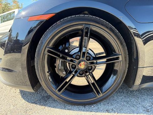 Used 2022 Porsche Taycan 4S image 9