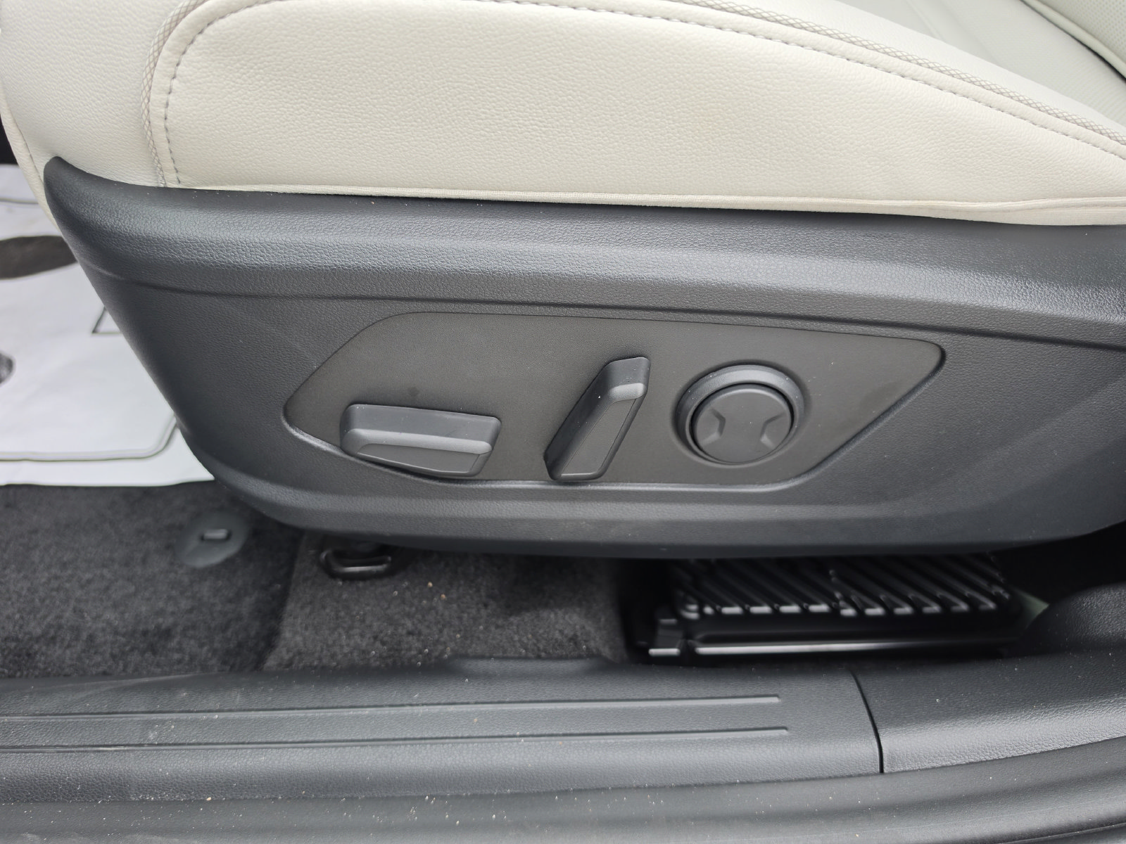 New 2026 Hyundai Tucson Limited FWD image 23