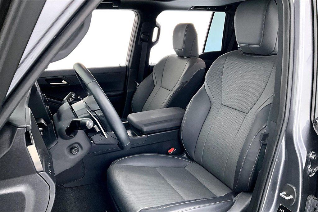 Used 2024 Lexus GX 550 w/ Accessory Package (Z1) AWD/4WD image 30