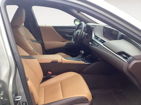 Used 2021 Lexus ES 300h Ultra Luxury image 15