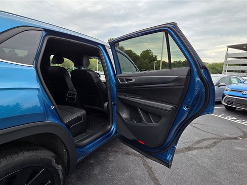 Certified 2024 Volkswagen Atlas Cross Sport SE w/ Black Wheel Package AWD/4WD image 31