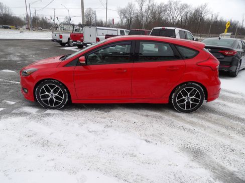 Used 2015 Ford Focus SE w/ SE Sport Package image 3