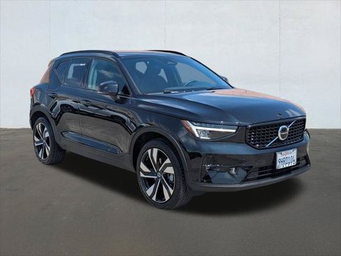 Used 2023 Volvo XC40 B5 Plus w/ Protection Package Premier AWD/4WD image 7