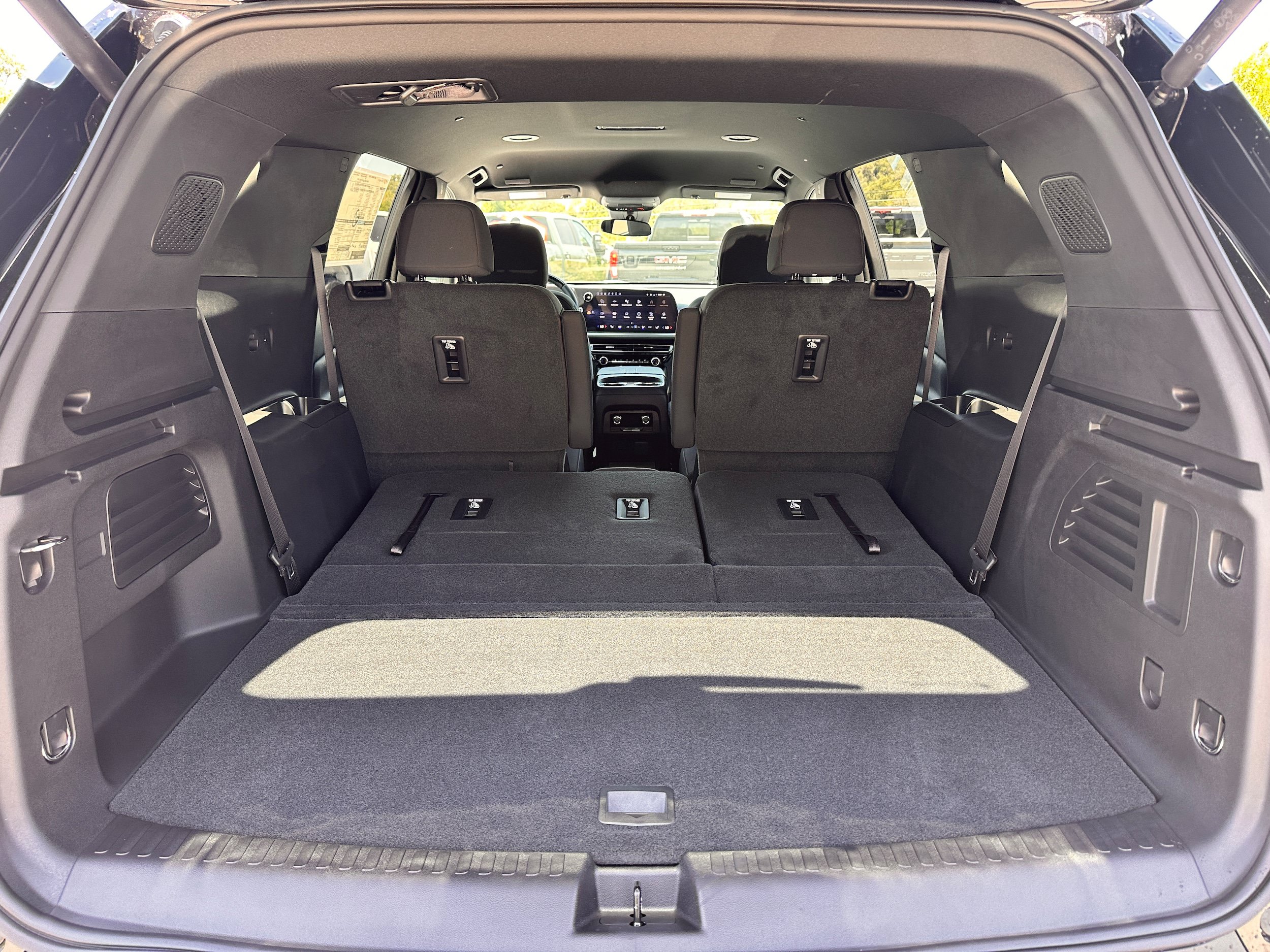Used 2025 Chevrolet Traverse LT w/ Enhanced Driving Package AWD/4WD image 8
