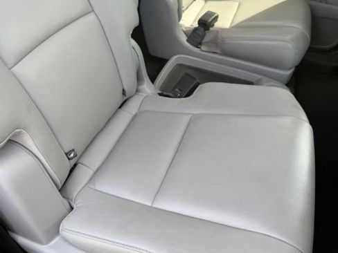 Used 2019 Honda Pilot Touring image 11