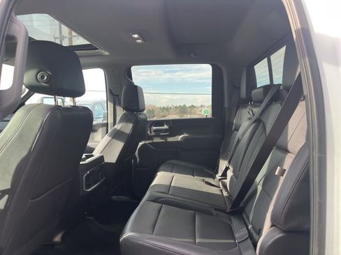 Used 2022 GMC Sierra 2500 SLT w/ SLT Convenience Package image 9