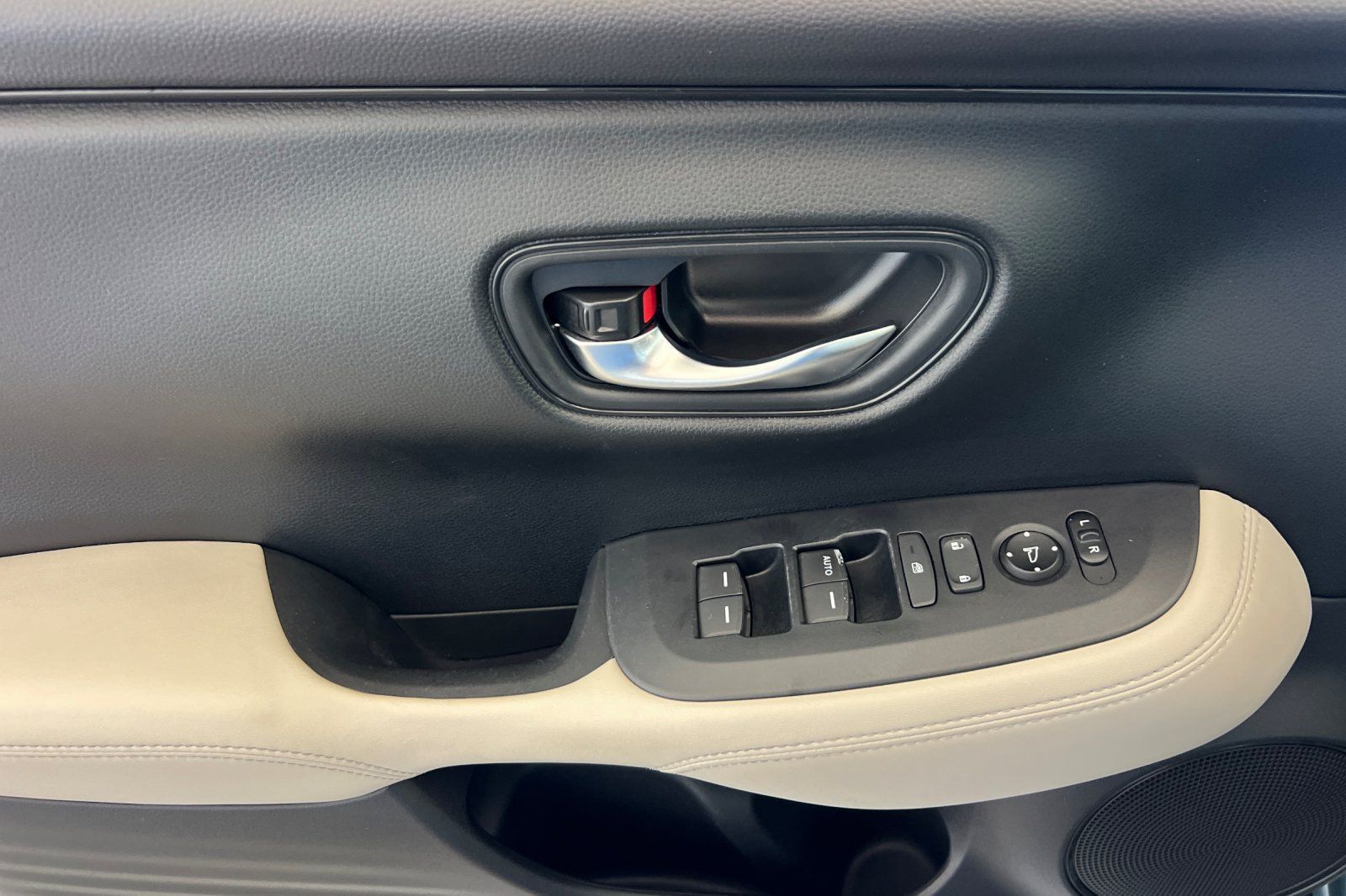 Used 2024 Honda HR-V LX image 14
