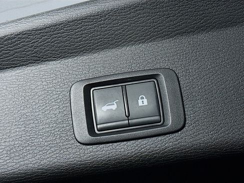 Used 2024 Mitsubishi Outlander SE image 31