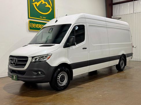 Used 2023 Mercedes-Benz Sprinter 2500 w/ Acoustic Package image 3
