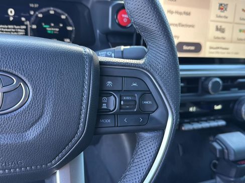 Used 2025 Toyota Tacoma TRD Off-Road image 17