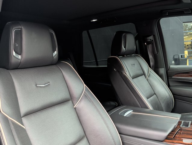 Used 2021 Cadillac Escalade Premium Luxury w/ Performance Package AWD/4WD image 29