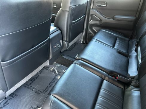 Used 2022 Nissan Frontier SV w/ SV Premium Package RWD image 11