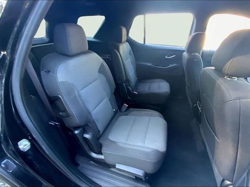 Used 2023 Chevrolet Traverse LT image 17