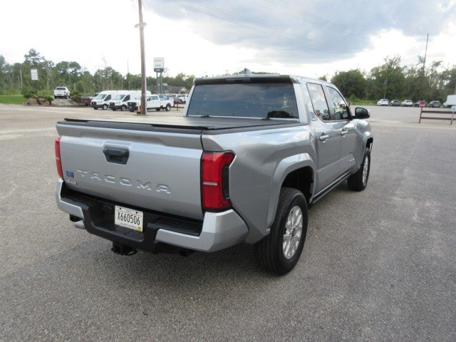 Used 2025 Toyota Tacoma SR5 AWD/4WD image 5