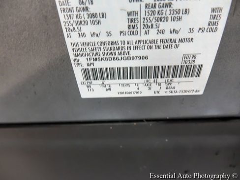 Used 2018 Ford Explorer XLT w/ Equipment Group 202A AWD/4WD image 31