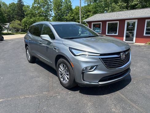 Used 2023 Buick Enclave Essence FWD image 2