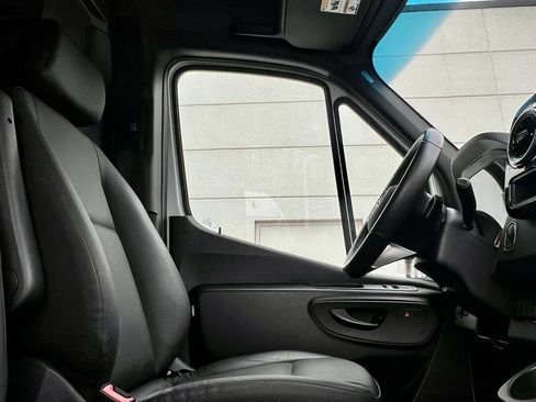 Used 2025 Mercedes-Benz Sprinter 2500 image 19