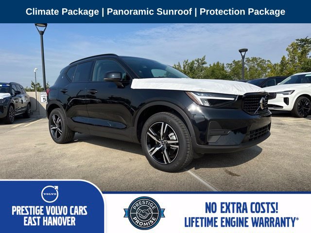 New 2026 Volvo XC40 B5 Core w/ Climate Package AWD/4WD image 1