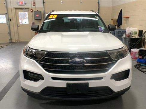 Used 2020 Ford Explorer XLT w/ Comfort Package image 2