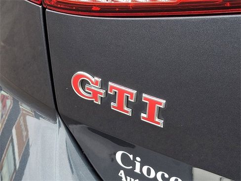 Used 2019 Volkswagen GTI SE image 33