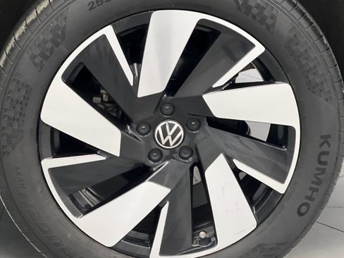 Used 2024 Volkswagen Atlas Cross Sport SE image 56