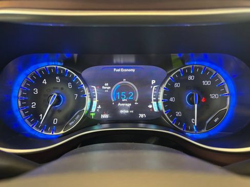 Used 2017 Chrysler Pacifica Limited FWD image 18