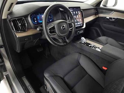 Certified 2025 Volvo XC90 B6 Plus image 17