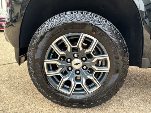 Used 2024 Chevrolet Colorado Z71 w/ Z71 Convenience Package 2 image 28