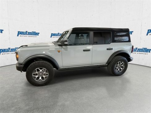 Used 2023 Ford Bronco Badlands image 6