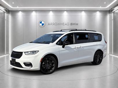 Used 2025 Chrysler Pacifica Limited