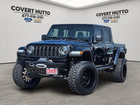 Used 2025 Jeep Gladiator Rubicon AWD/4WD image 1