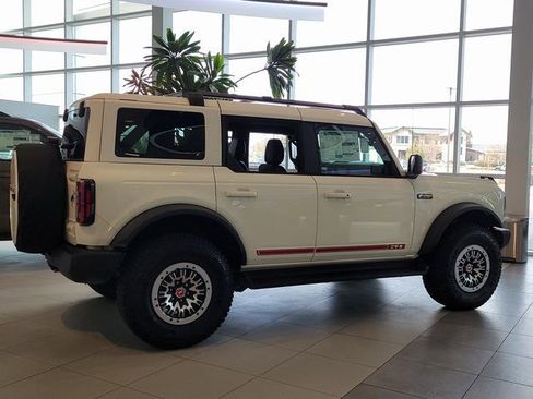 New 2026 Ford Bronco Outer Banks w/ Sasquatch Package image 2