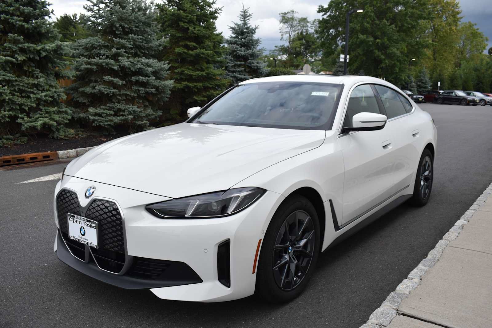 Used 2026 BMW i4 xDrive40i w/ Premium Package AWD/4WD image 3