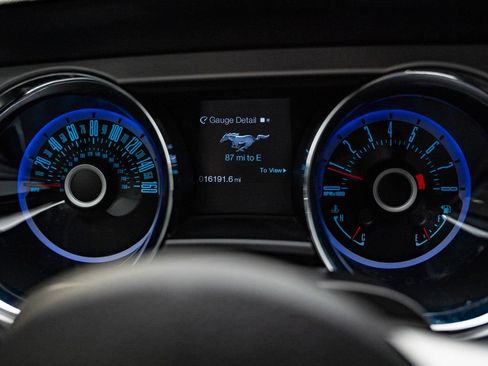 Used 2013 Ford Mustang GT Premium w/ Electronics Pkg RWD image 29