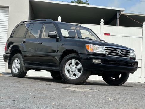 Used 2003 Toyota Land Cruiser w/ Convenience Pkg image 34