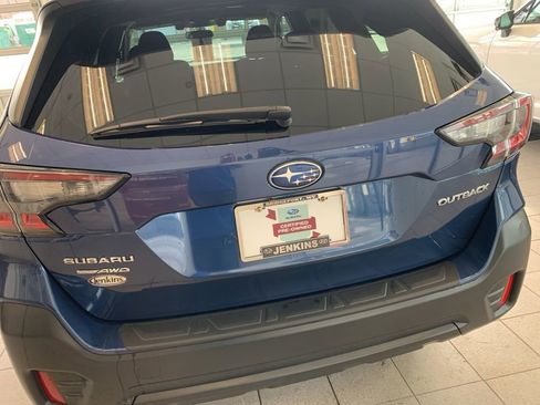 Used 2022 Subaru Outback Premium image 14