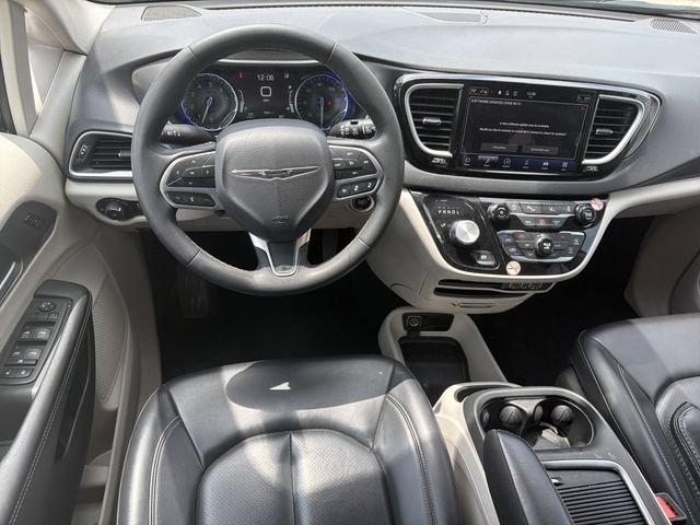 Used 2023 Chrysler Pacifica Touring-L FWD image 30