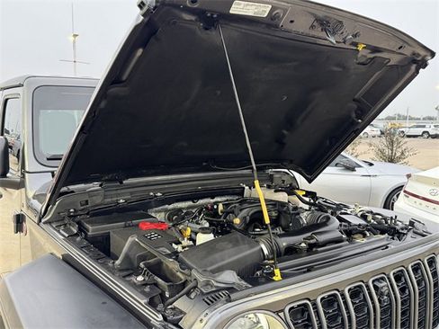 Used 2024 Jeep Gladiator Rubicon w/ Technology Group image 25