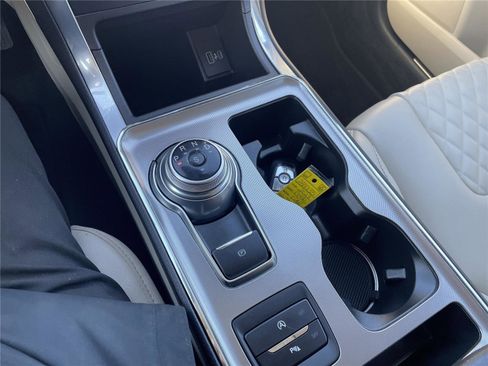 Used 2023 Ford Edge Titanium image 29