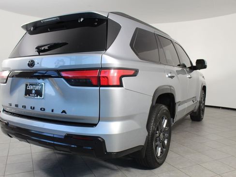 Used 2024 Toyota Sequoia Platinum image 8