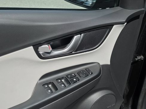 Used 2022 Hyundai Kona Limited AWD/4WD image 18