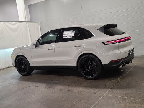 New 2026 Porsche Cayenne image 3