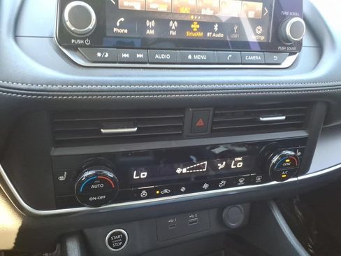 Certified 2023 Nissan Rogue SV w/ SV Premium B Package FWD image 15