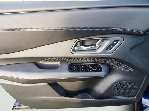 Used 2024 Nissan Ariya AWD image 24