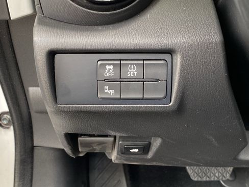 Used 2017 MAZDA MX-5 Miata Club image 22